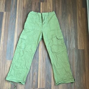 cute green cargo pants perfect for going out! brand new (too big on me)